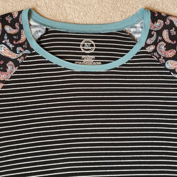 Maurices 24/7 paisley/stripe top size Large - Picture 7 of 9